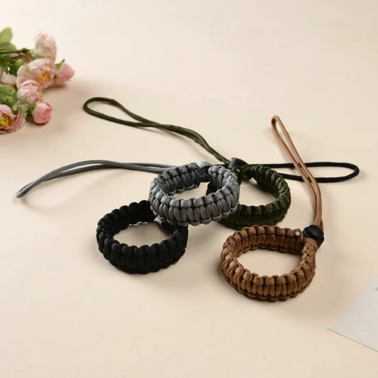 Durable paracord wristband for dog leash