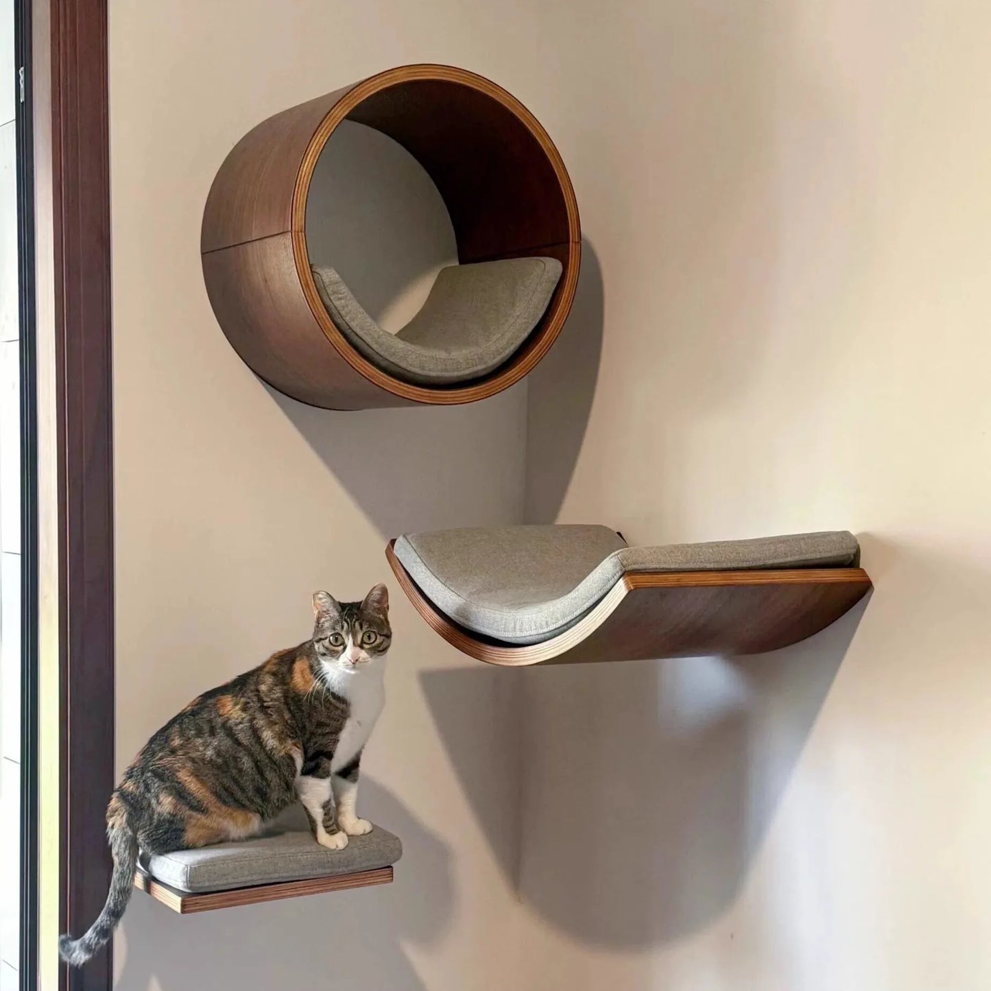 Wall-mounted round cat nest – cozy and stylish wooden cat furniture
