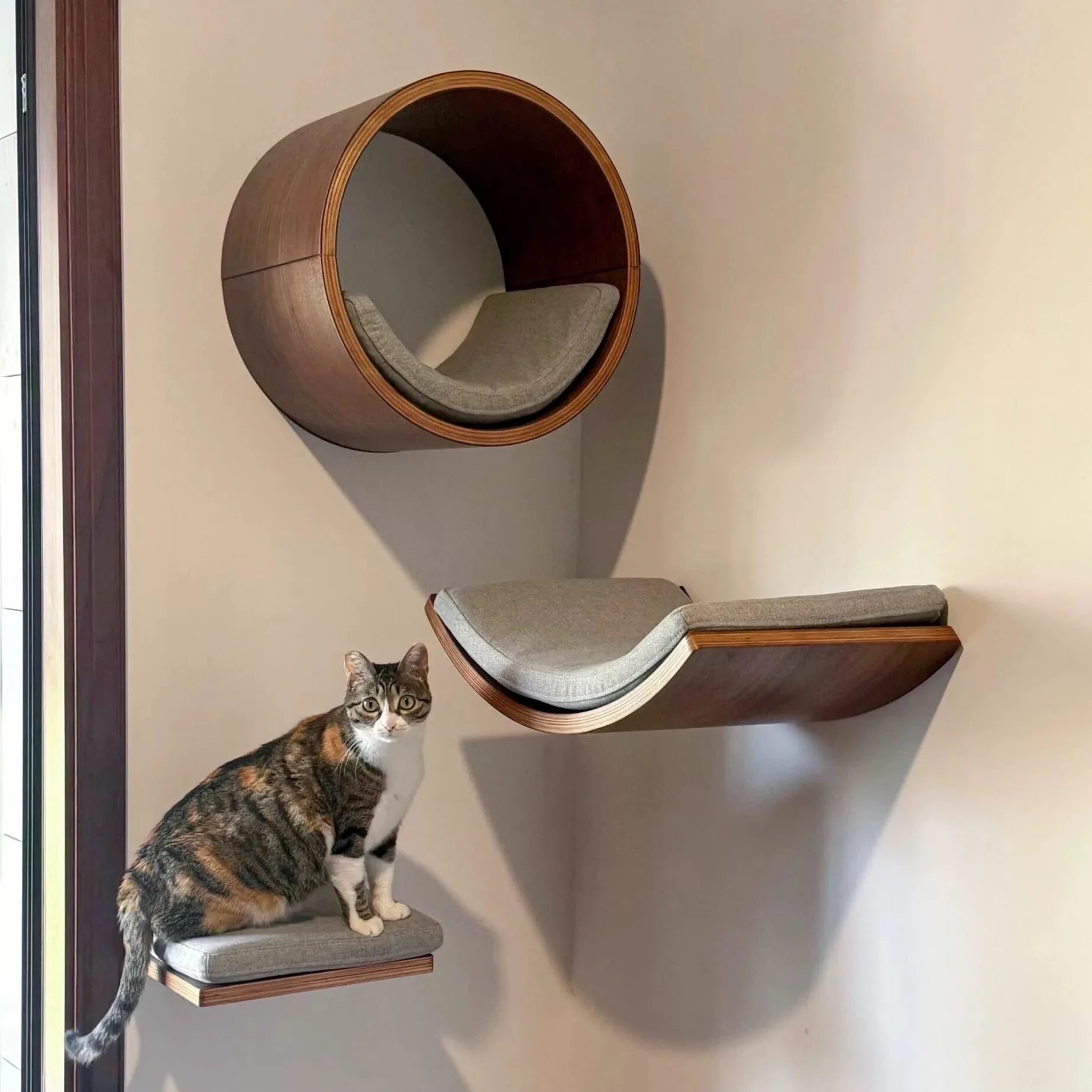 Wall-mounted round cat nest – cozy and stylish wooden cat furniture