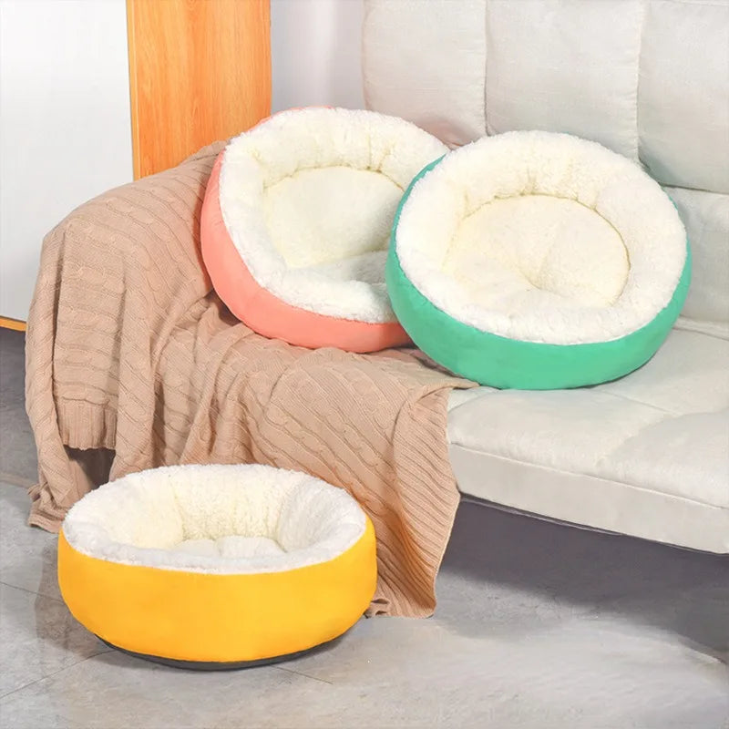 Round plush cat bed – cozy and soft nest for cats and kittens