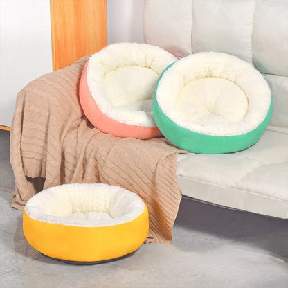 Round plush cat bed – cozy and soft nest for cats and kittens