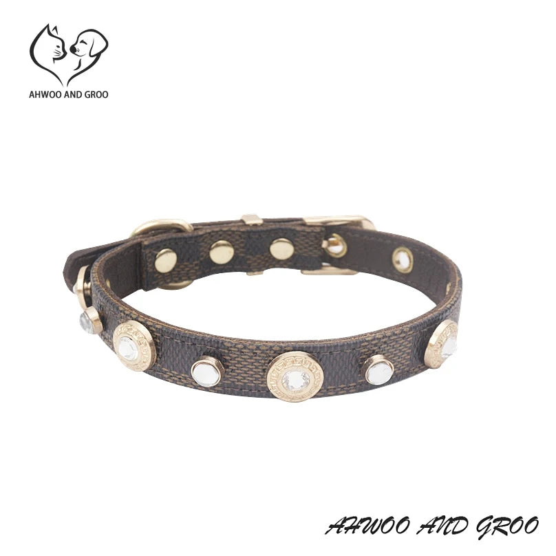 Adjustable dog collar with stylish charm pendant