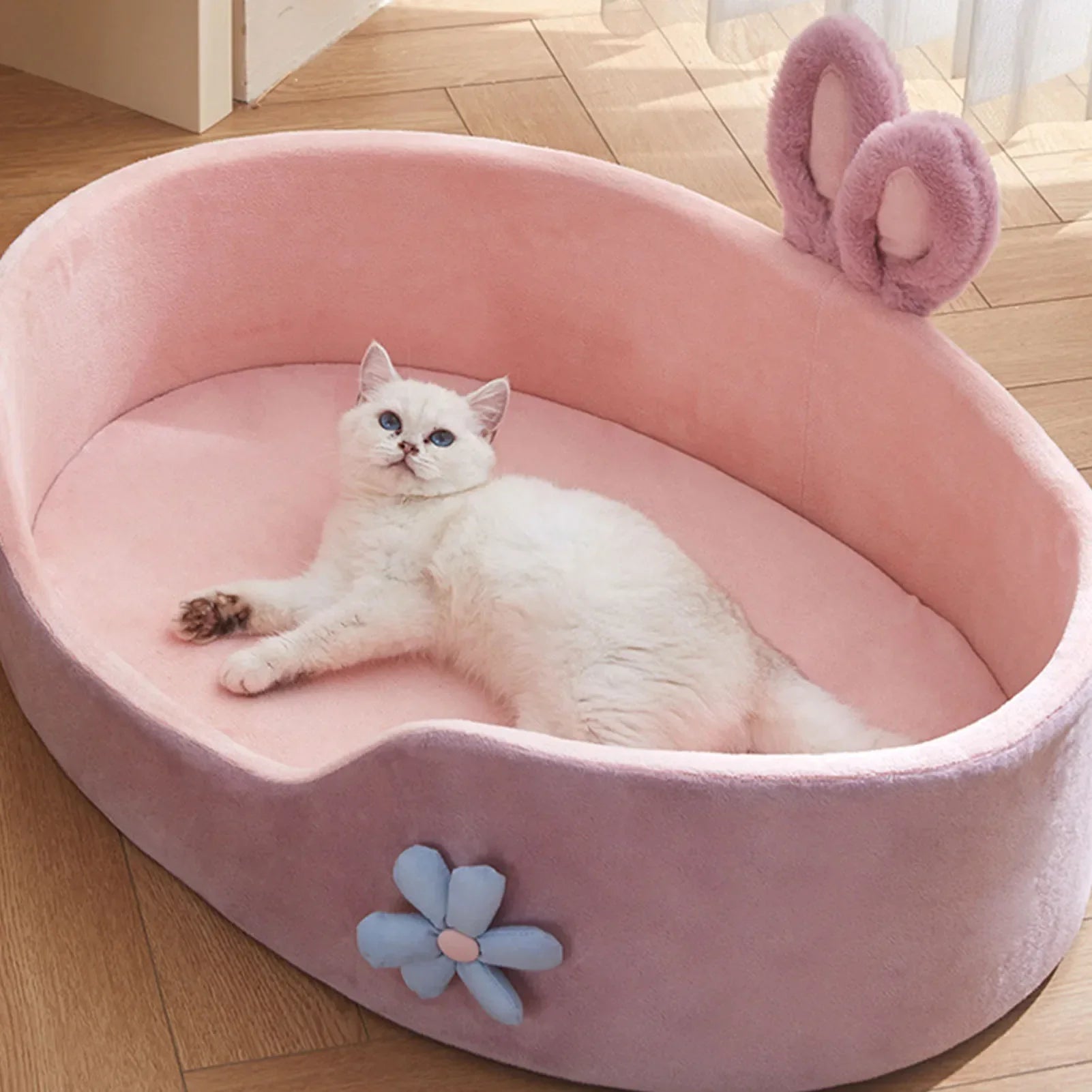 Decorative dog and cat bed with flower detail – side view