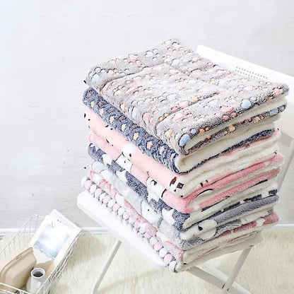 Soft fleece pet blanket for dogs and cats in grey pattern