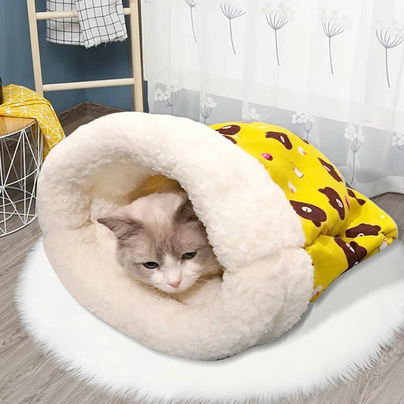 Portable plush cat sleeping bag – lightweight and cozy for all seasons