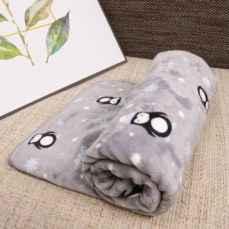 Soft Fleece Dog Blanket – Warm Flannel Pet Throw for Cats & Dogs, Cute Cartoon Bed Mat for Winter Comfort