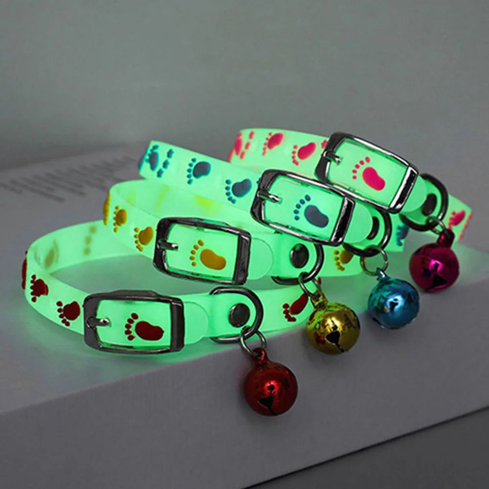 Glowing luminous cat collar with bell in green color